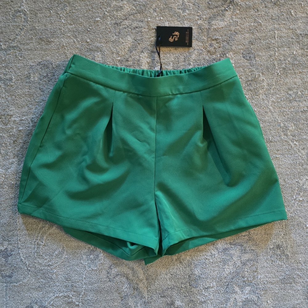 NWT Sincerely Jules Kelly Green Women's Trouser Shorts M